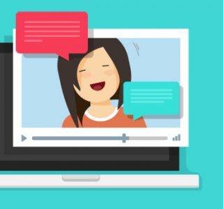 Alunos participam de videoconferência com autor durante aula de literatura
